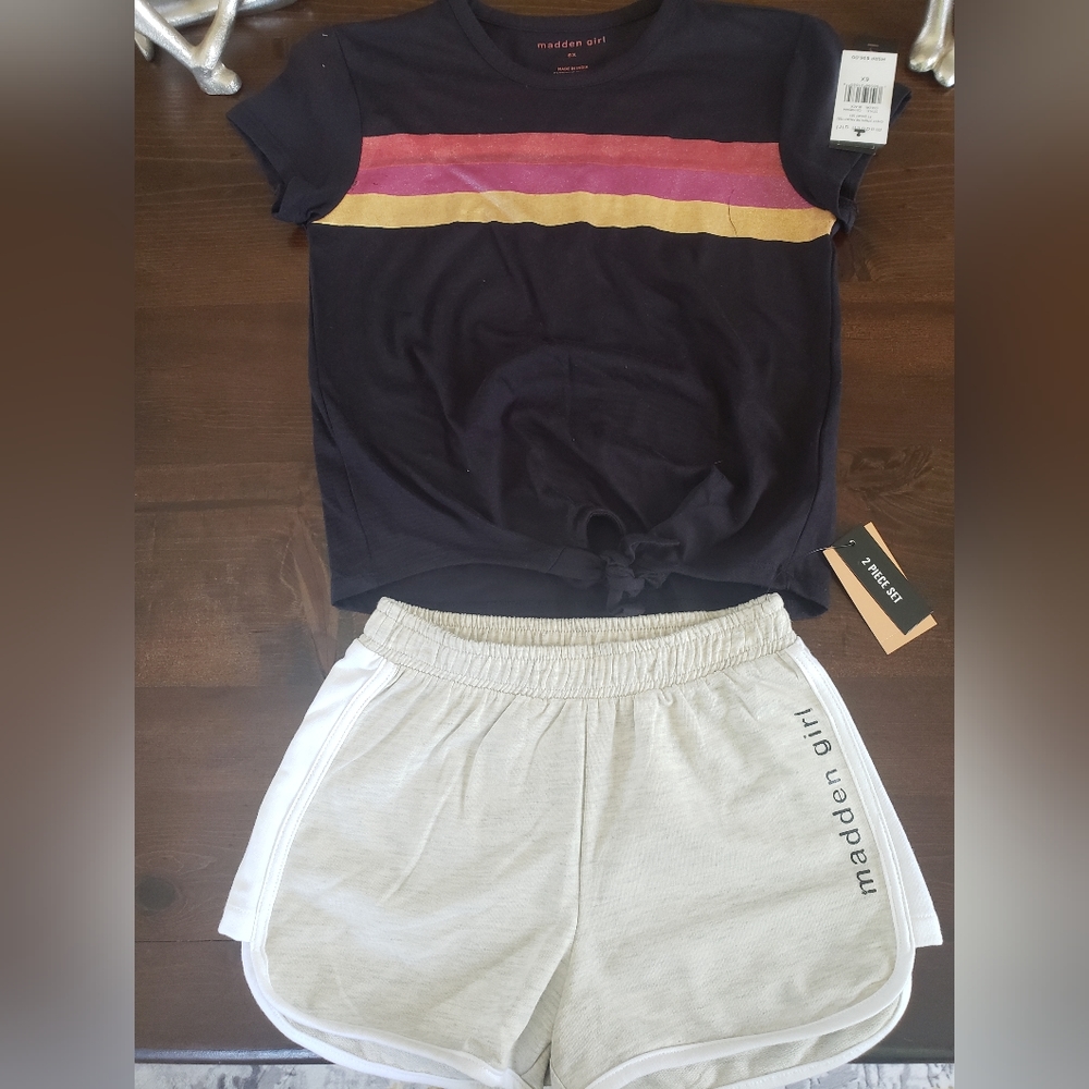 Madden Girl chest stripe tie front tee/ ft short set